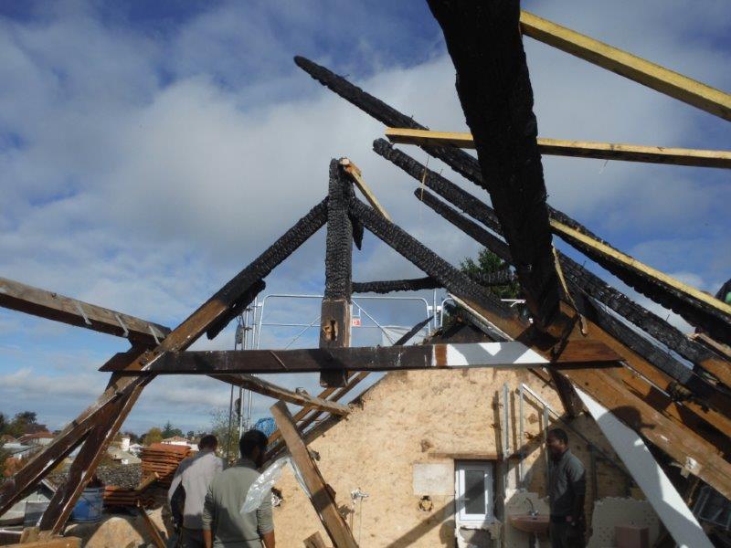 Restauration charpente après incendie à Vasles (79)
